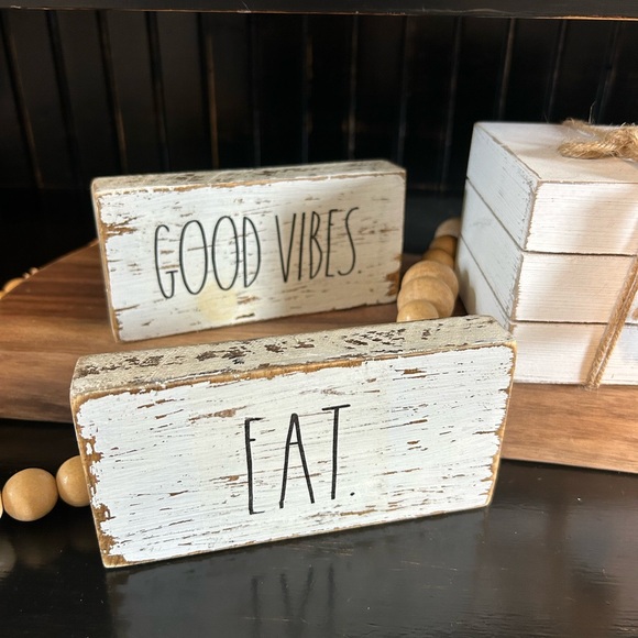 Shelf/ Display sitters - Picture 2 of 4